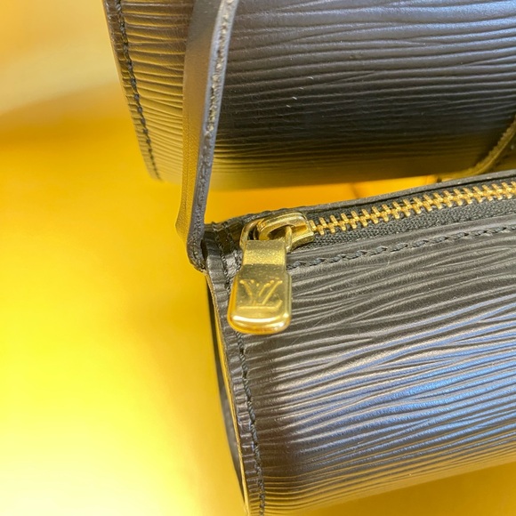 VINTAGE LOUIS VUITTON EPI LEATHER SOUFFLOT SATCHEL - Picture 8 of 8